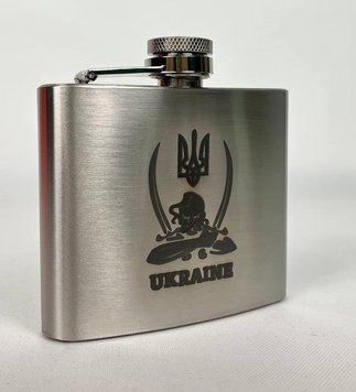 Фляга ТМ 4Profi нержавіюча з гравіюванням Ukraine козак з шаблями 5OZ 140 мл 000024547 фото